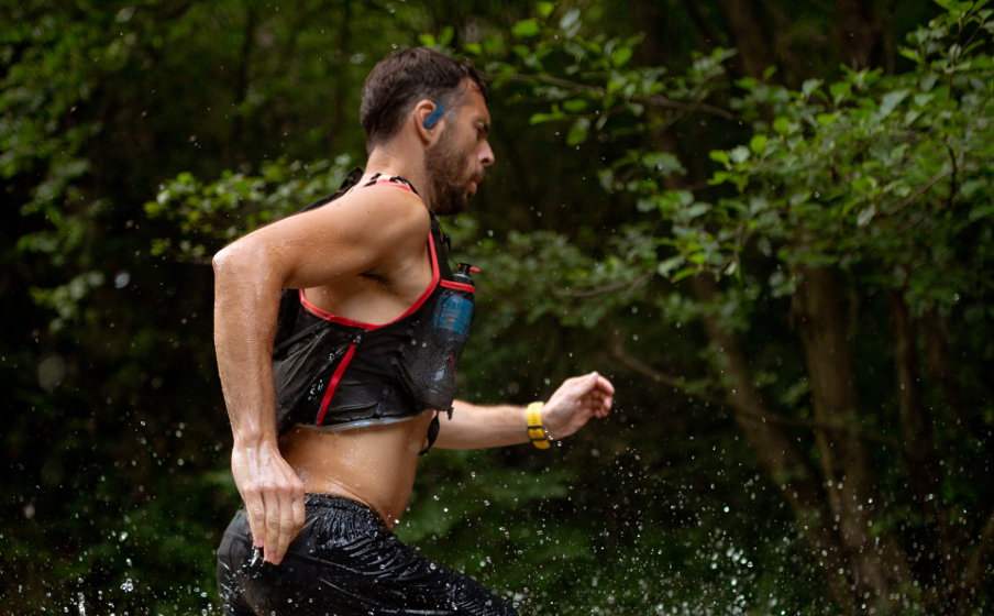 JBL Endurance Peak II Powerhook™-rakenne mahdollistaa ergonomisen istuvuuden ja helpon ohjauksen - Image