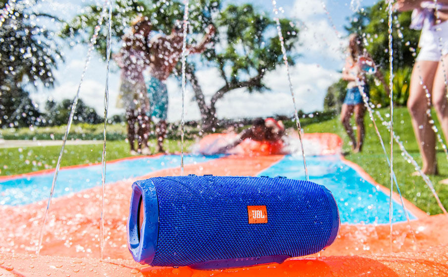JBL Charge 3 6000 mAh:n akkupankki - Image