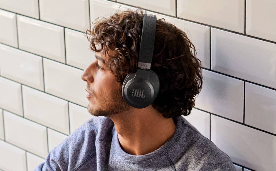 JBL Live 660NC Eristä melu tai salli taustaäänet. Valinta on sinun. - Image