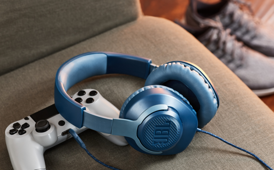 JBL Quantum 100 Memory foam -pehmusteen antaman mukavuuden ansiosta voit pelata entistäkin pidempään - Image