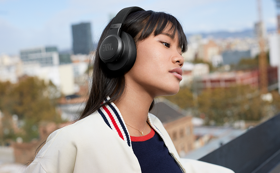 JBL Live 660NC JBL:lle ominainen sointi - Image