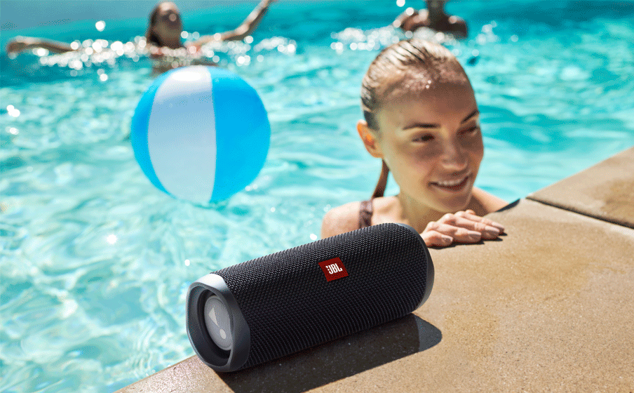 JBL Flip 5 Vesitiivis IPX7-rakenne suojaa kaiutinta kastumiselta - Image