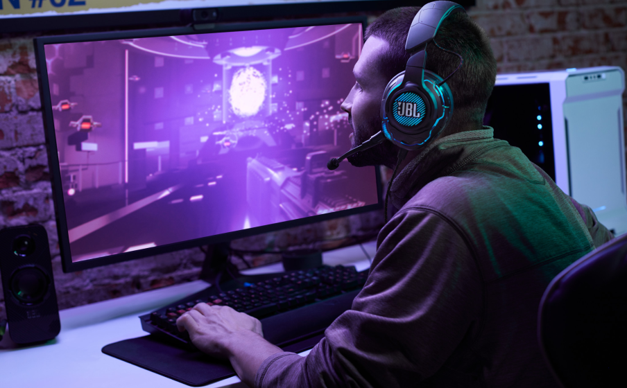 JBL Quantum ONE Päänseurannalla vahvistettu JBL QuantumSPHERE 360™ antaa toimintaan ammattimaisuutta - Image
